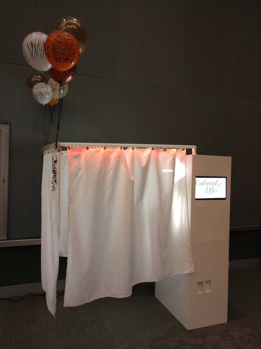 Colonial_DJs's tweet photo. We have our Entourage Photobooth out tonight for the School Nutrition Association of Virginia to enjoy!  #CDJNation #Photobooth #EntouragePhotobooth @Colonial_DJs @DJJeffBristow https://t.co/thOOpiUSCF