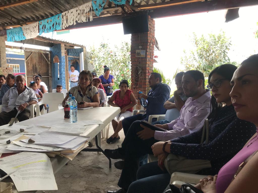 MiguelAldrete's tweet photo. #COMUR #GDL estuvo en la colonia Ferrocarril en #Guadalajara. Hablamos con vecinos sobre la regularización de predios de la zona. https://t.co/mQh8D4yo6k