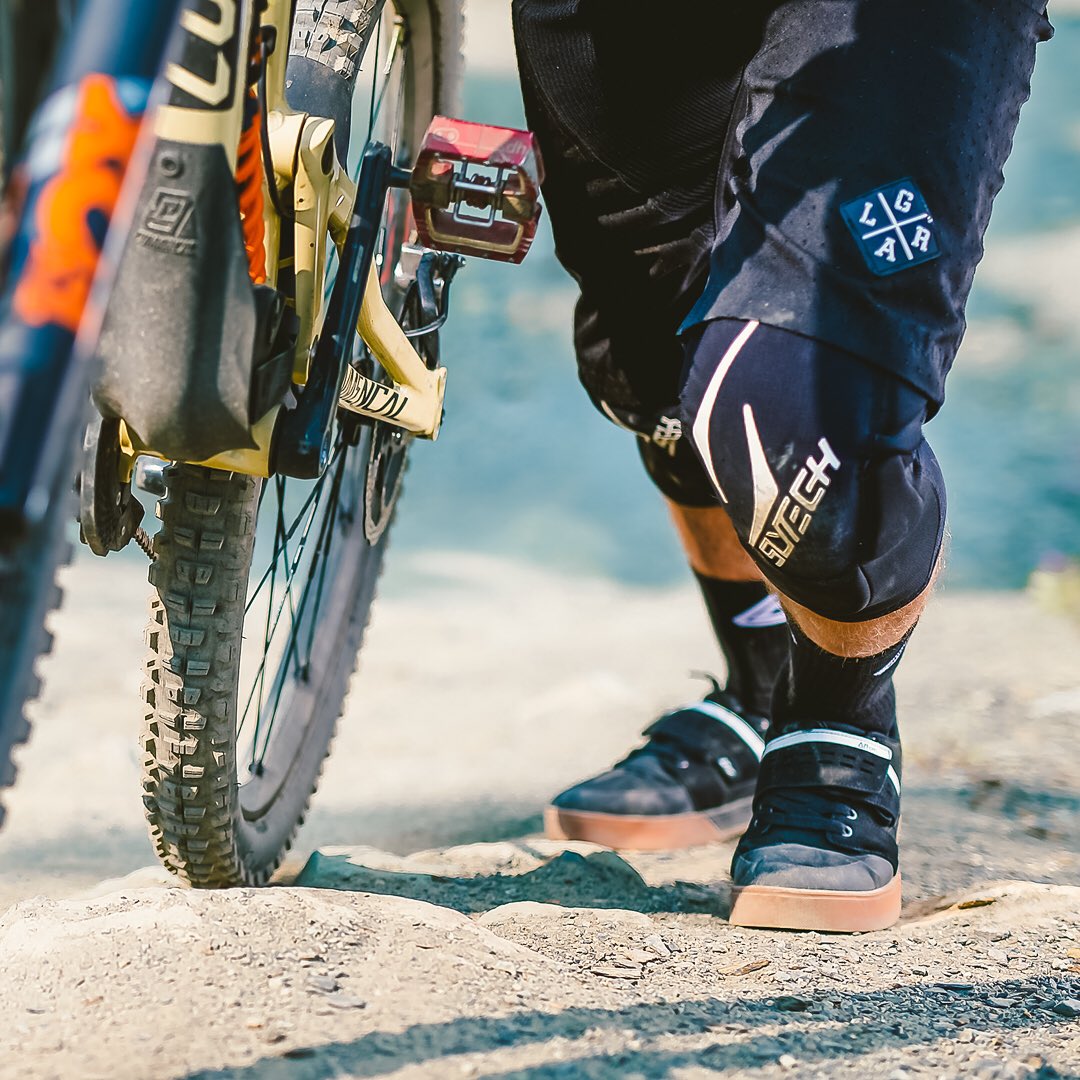 Afton Shoes tweet media