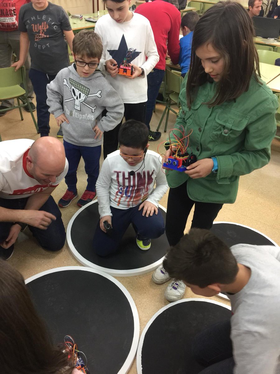 area_urmaker's tweet image. Mas fotos #ArduinoDay2019 &apos;Taller de Robots de Sumo&apos;. @AERTIC @jecrespom @SPeci_94 @supermariete @area_urmaker @JajavierJojose @Escuela_Yedai Dani Martínez ...