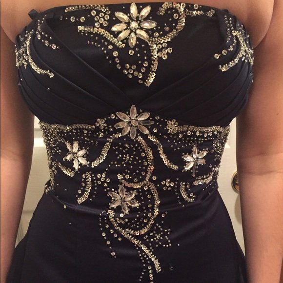 JenLovesJava1's tweet image. So good I had to share! Check out all the items I'm loving on @Poshmarkapp from @Vicky65646540 #poshmark #fashion #style #shopmycloset #citytriangles #lifestride: posh.mk/YZCofelr1U