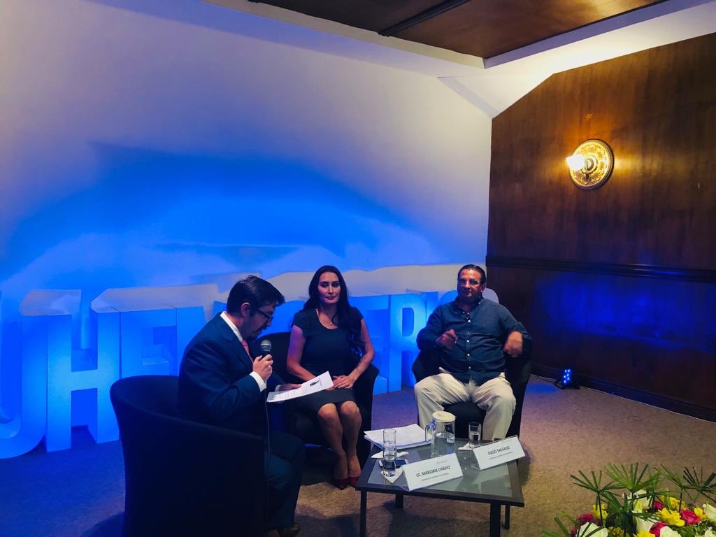 marjoriechavezm's tweet photo. Junto a @diegosalgadorib participamos en conversatorio con los estudiantes de la @uhemisferios . Daremos un giro administrativo a la Prefectura para enfocarla en dar soluciones a principales problemas d la gente y enrumbar la provincia hacia nuevo destino de progreso.
✍️#Todo6 https://t.co/nr4nJWItP6