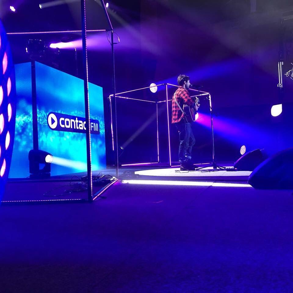 nicolaspavageau's tweet photo. Superbe #ContactVIP a #Coquelles Bravo #ContactEvents Bravo la #Blue team @hautsdefrance @pasdecalais62 @VilleCoquelles @RadioContactFM @ContactFmPub Merci superbes artistes @amel_bent @ArcadianOff @JeremyFrerot #Mercury #Prodmedias #Elp @RoddBrossard @EricLap1 @MaudArgentin https://t.co/fImDuLudZL