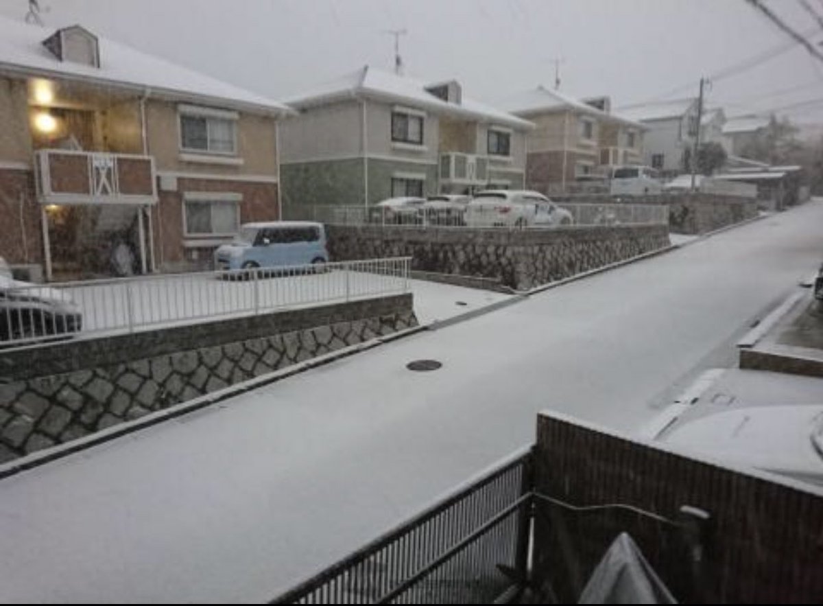 Makise V Twitter 神戸市北区積もりすぎや 画像はウェザーリポートより