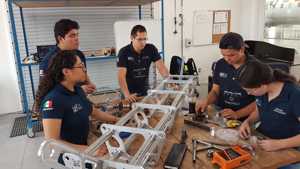 Viernes dedicado al ensamblaje del cuadro principal y chasis. No nos detenemos de cara a nuestra próxima competencia y cada vez más preparados para afrontarla. #BeROCH <a href="/UNAQmx/">UNAQ</a> <a href="/RoverChallenge/">Noxlee (Poc for nasa)</a>