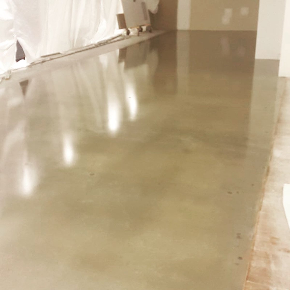 Resfloorco's tweet photo. Retail Grind &amp; Seal https://t.co/uvNpMiqtVh