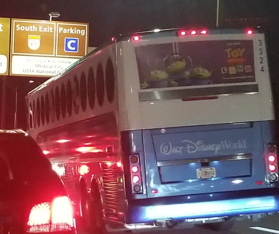 TheLeisureProf's tweet photo. In line with all these fine Disney Guests here at @mco excited for #StepOSide weekend!! https://t.co/PSlymMQuPl