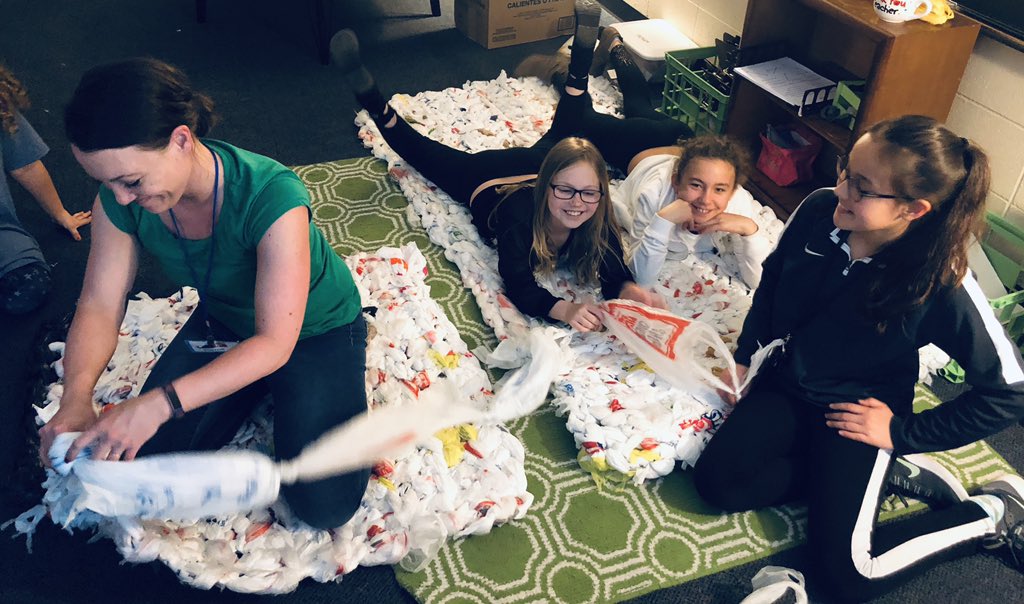 aprilj816's tweet photo. Service Learning ❤️  Today this group of 4th graders did their part in making this world a better place. They turned 1,000 plastic bags into sleep mats for the homeless. #pveproud #worldchangers #onesmallact #whatareyoudoingforothers https://t.co/xMO4MpMCNe
