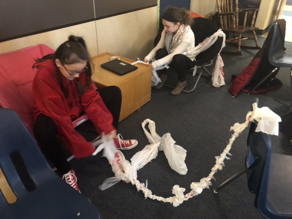 aprilj816's tweet photo. Service Learning ❤️  Today this group of 4th graders did their part in making this world a better place. They turned 1,000 plastic bags into sleep mats for the homeless. #pveproud #worldchangers #onesmallact #whatareyoudoingforothers https://t.co/xMO4MpMCNe