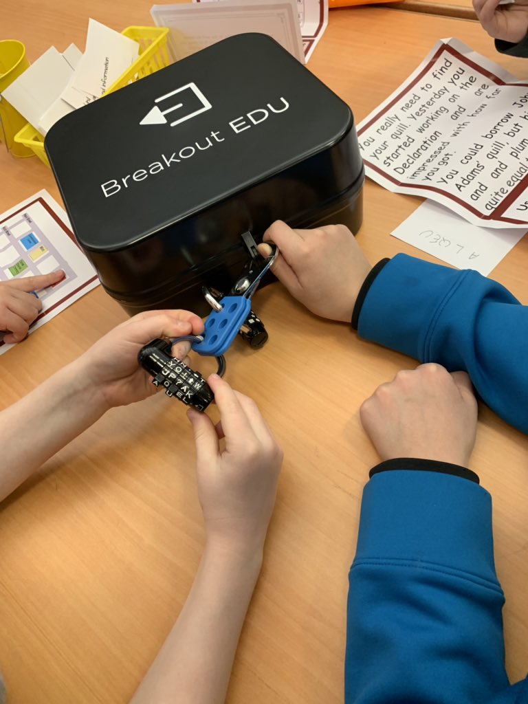 fantasticfox711's tweet photo. What? Thomas Jefferson cannot find his quill. Lucky for him 3M was able to #Breakout for him. #RooseveltPride #fortheREkids https://t.co/9kSV9tY4PA