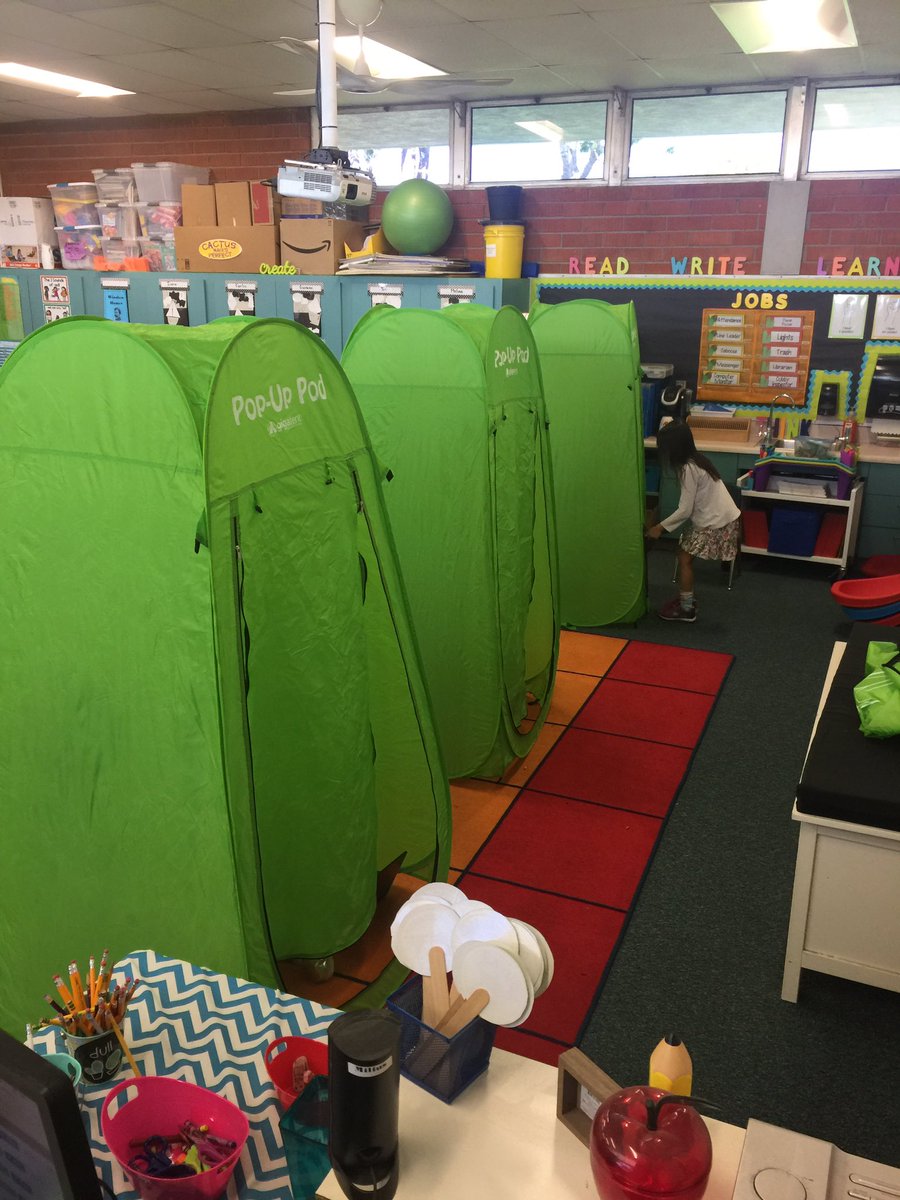 FuninElementary's tweet photo. My kiddos had such a fun time using our recording booths while responding to a @Flipgrid They had to tell us what they would wish for if they found a four leaf clover and why. Many of their answers filled my heart ❤️ #firstgrade #wsdandersontigers #flipgrid #StPattysDay https://t.co/ORFjIGNeDT