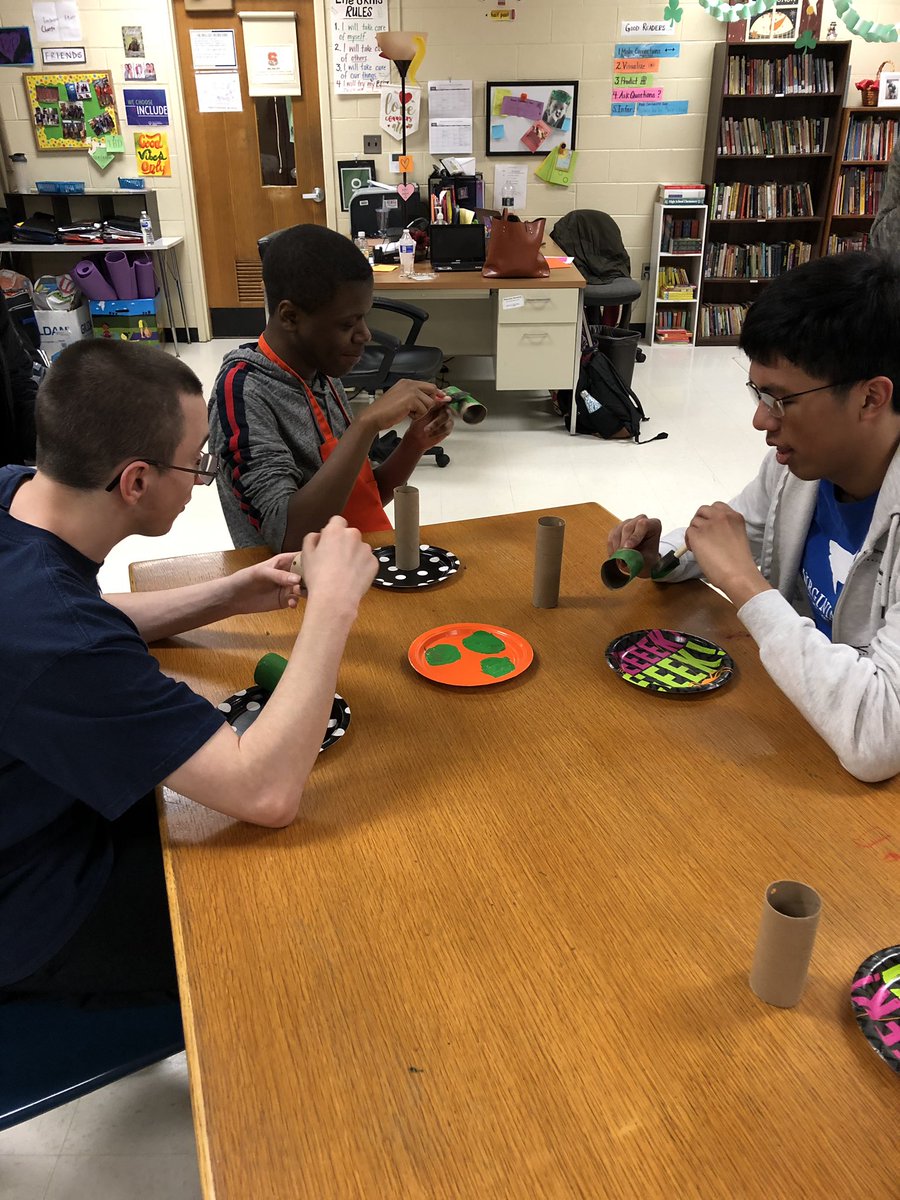 SkillsShs's tweet photo. A little #StPatricksDay fun in Life Skills! 🍀 Thanks to @Andrew_Diodato and @gianna_capri for helping us make our own #leprechaunlookers https://t.co/RaotWwxCHL