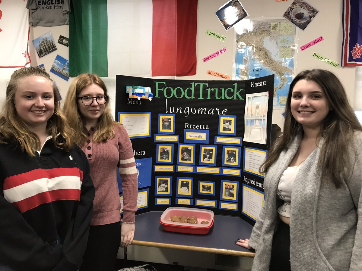 Nipmucitaliano's tweet image. Rita, Mariella, and Adriana with their Calabrian food truck #worldlanguageweek #mursd