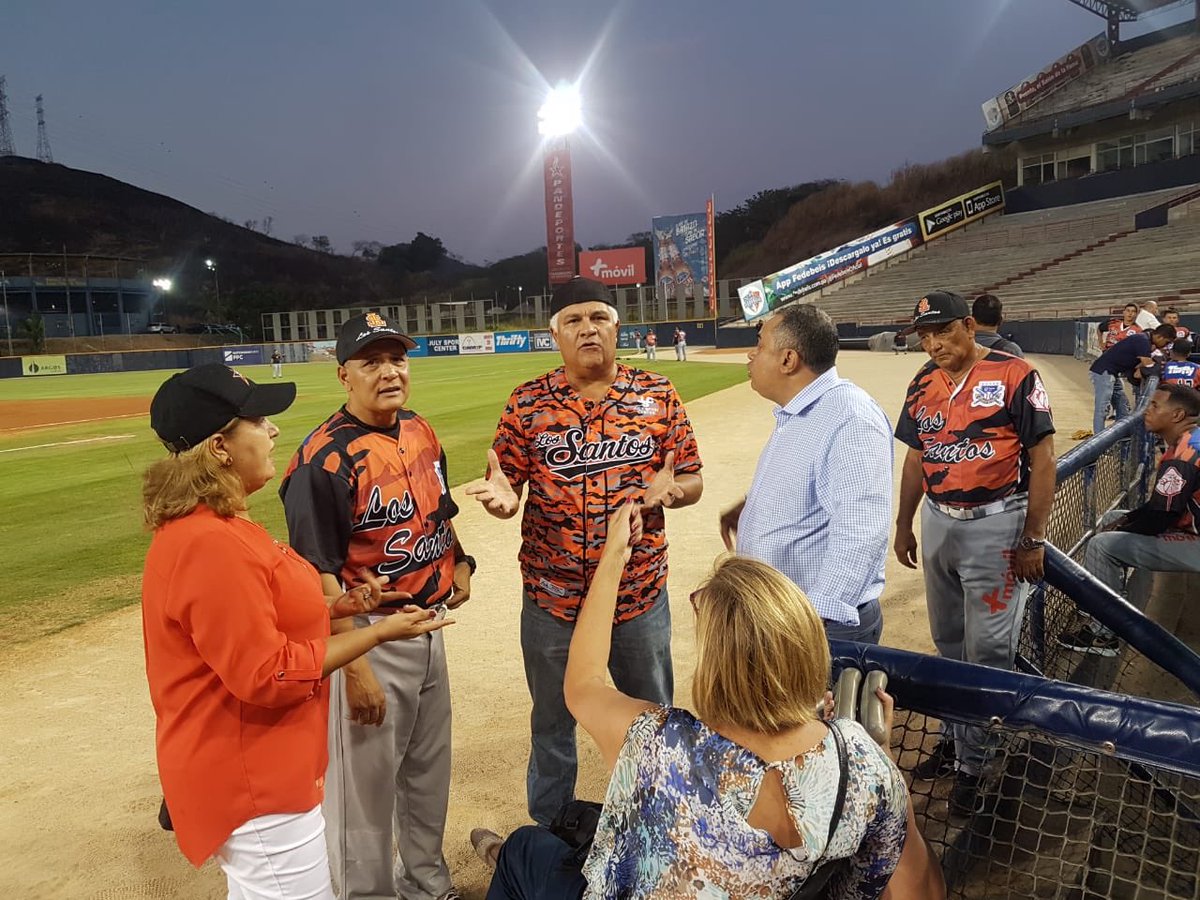 FusabLS's tweet photo. Nuestro querido equipo #Santeño dedica el partido a #FUSAB.
#ArribaLosSanros https://t.co/A8113hc45P
