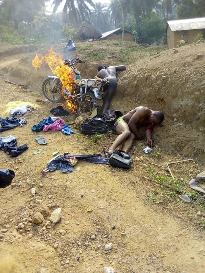 southerncamer18's tweet photo. THE WORLD SHOULD HELP SOUTHERN CAMEROON MORE THAN 1000 PEOPLE HAVE BEEN KILLED IN A DAILY BASIS,THE DICTATOR PAUL BIYA REGIME IS COMMITTING GENECITE TO STAY IN POWER.THIS HAPPEN TODAY 3/15/2019 MORE THAN 100 PEOPLE GOT KILLED TODAY BY THE CAMEROONIAN MILITARY https://t.co/ClXJGIx3Be
