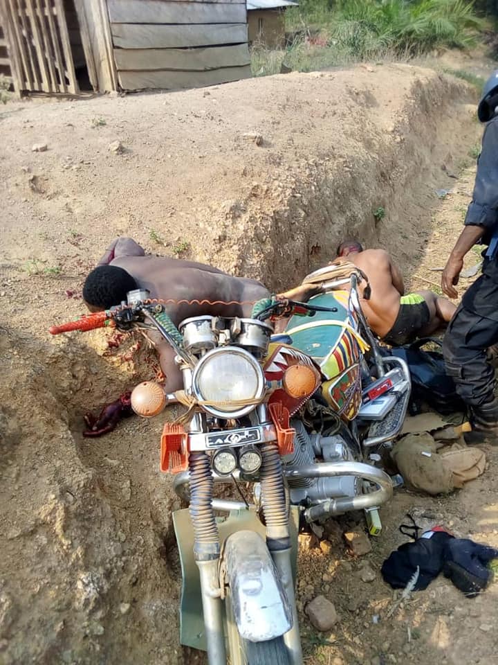 southerncamer18's tweet photo. THE WORLD SHOULD HELP SOUTHERN CAMEROON MORE THAN 1000 PEOPLE HAVE BEEN KILLED IN A DAILY BASIS,THE DICTATOR PAUL BIYA REGIME IS COMMITTING GENECITE TO STAY IN POWER.THIS HAPPEN TODAY 3/15/2019 MORE THAN 100 PEOPLE GOT KILLED TODAY BY THE CAMEROONIAN MILITARY https://t.co/ClXJGIx3Be