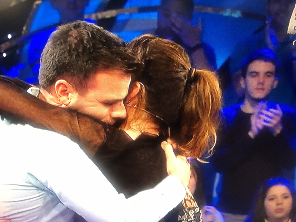 sergi_vargas's tweet photo. .@IvyyRA tu madre, @lydiabosch_ y tú me habéis hecho emocionar tanto...no tengo palabras. Recuerdo que una vez me contaste algo de tu hermana Carol pero sin los detalles que he conocido esta noche. Un fuerte abrazo amigo, dáselo también a tu madre #VolverteAVer9 https://t.co/LEeiPADPo9