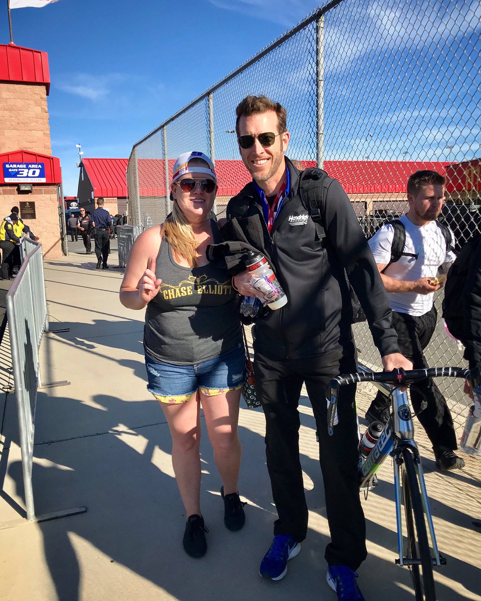 chrissy_lee24's tweet photo. OMG so this happened after qualifying today. I meet #AlanGustafson & he was so kind to stop after a hard days of workโผ๏ธ So stoked. Dayโs made! Great guy..... #nascar #AutoClub400 @NAPARacing @Hendrick9Team @TeamHendrick https://t.co/Jsog8OE7ir
