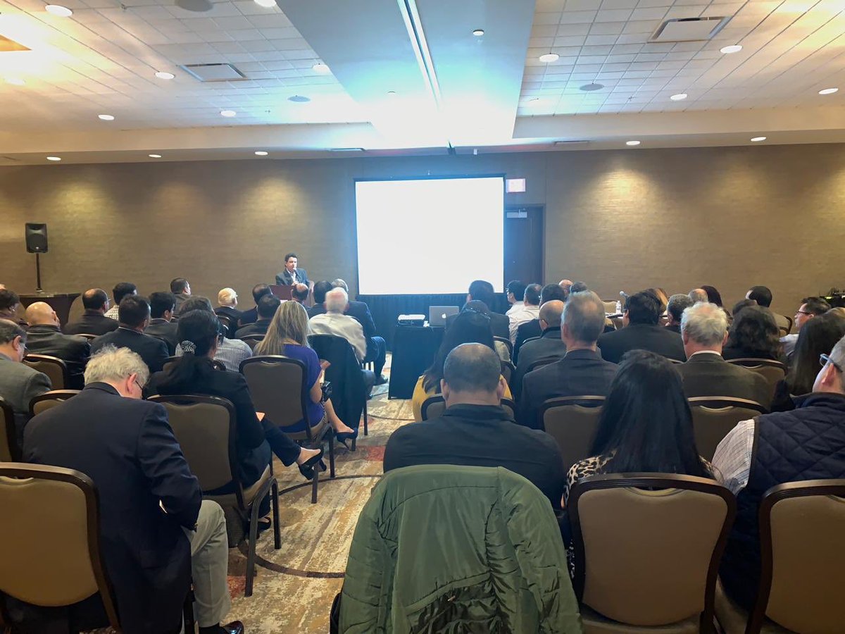 ANHColombia's tweet photo. Al cierre de #CeraWeek2019 concurrido encuentro de @lmmorelli  con la Sociedad de Geocientíficos de Texas y la entrega de un reconocimiento por parte de este organismo al trabajo del presidente de la ANH durante estos meses.  @CERAWeek https://t.co/uZsJ3NRgNP