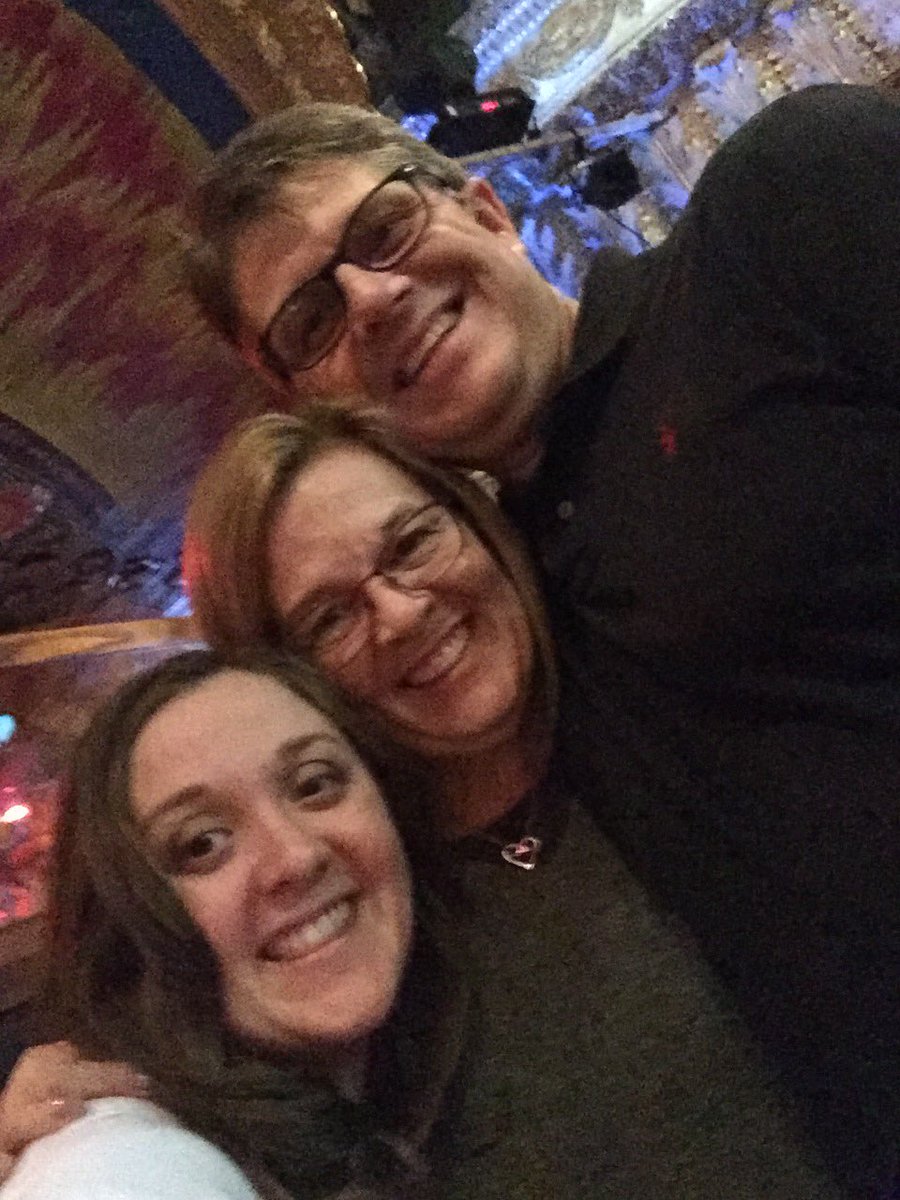 rmprentice2's tweet photo. Gaelic Storm at #HOBChicago with the fam💕⁦@portagepapamike⁩ https://t.co/NxzIpN2Hn9