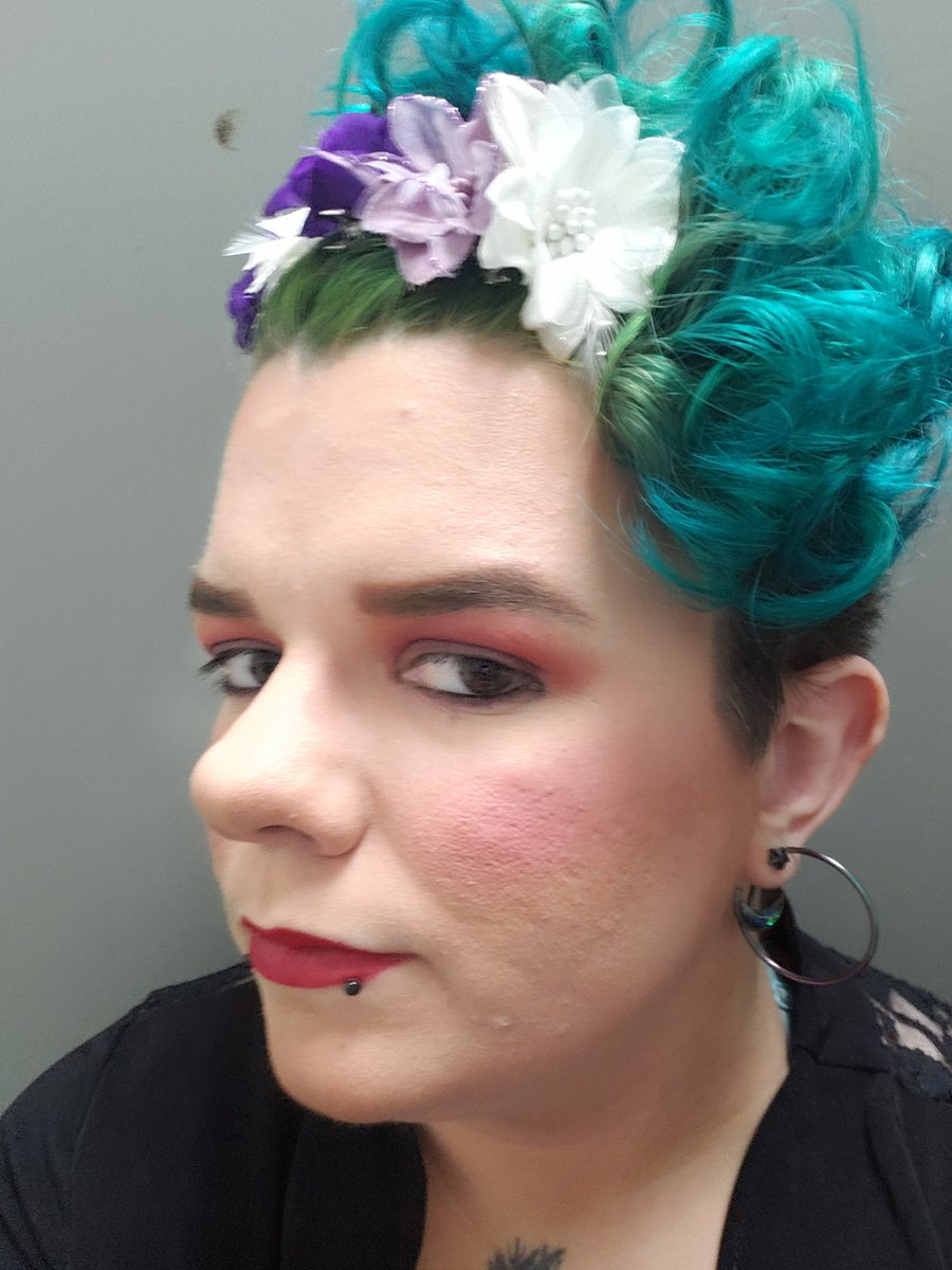goatdadjaxx's tweet photo. When you're having a rough mental day but you gotta put on your face and get shit done. #roughday #pushinthrough #makeup #queersoftwitter #nonbinary https://t.co/TpVjkMmpG6
