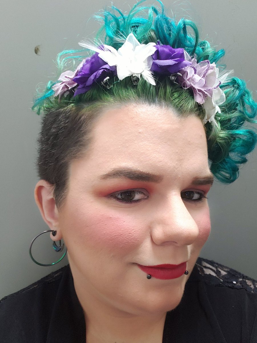 goatdadjaxx's tweet photo. When you're having a rough mental day but you gotta put on your face and get shit done. #roughday #pushinthrough #makeup #queersoftwitter #nonbinary https://t.co/TpVjkMmpG6