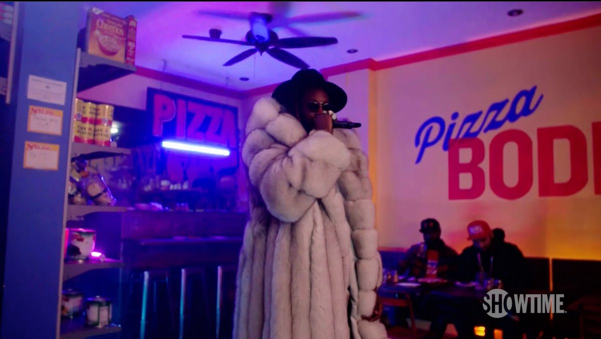 .@2chainz joined us at Bodega Pizza to perform "Money in the Way" off his new album, "Rap or Go to the League."
#DESUSandMERO
