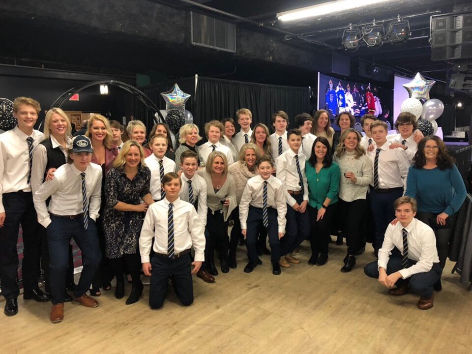 PLLakersBB1's tweet photo. Look at these dapper Prior Lake hockey players and awesome moms at the State Tournament Banquet. Looking good!!
@YouthHockeyHub 
@MinnHockey @LetsPlay_Hockey https://t.co/giqinYbum1