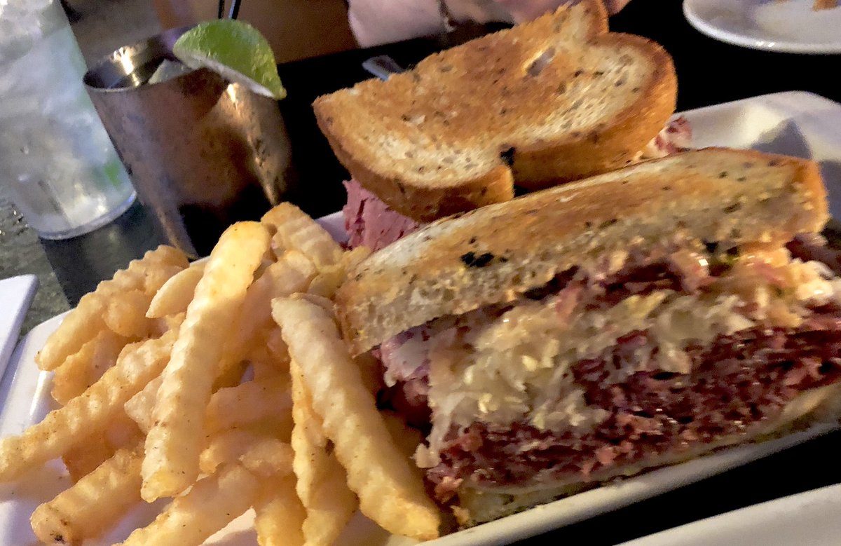 TheArenaTavern's tweet photo. It’s happening @TheArenaTavern the #StPatricksWeekend #FestivalOfFood https://t.co/aZk4Wzb8JG