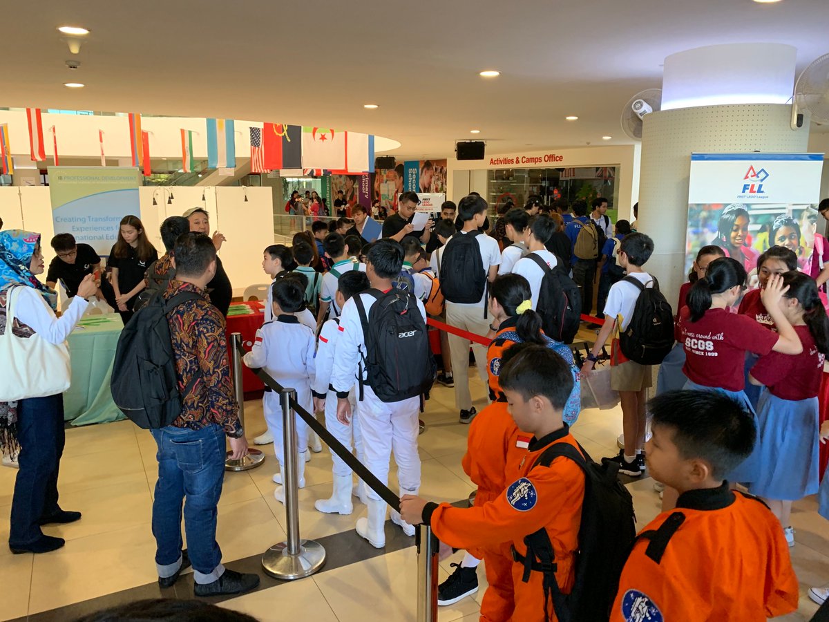 eggzy's tweet photo. FIRST® LEGO® LEAGUE @CISsingapore Come join us and root for your favourite team!  @firstlegoleague #FLLSingapore https://t.co/KV1Qn50OBY