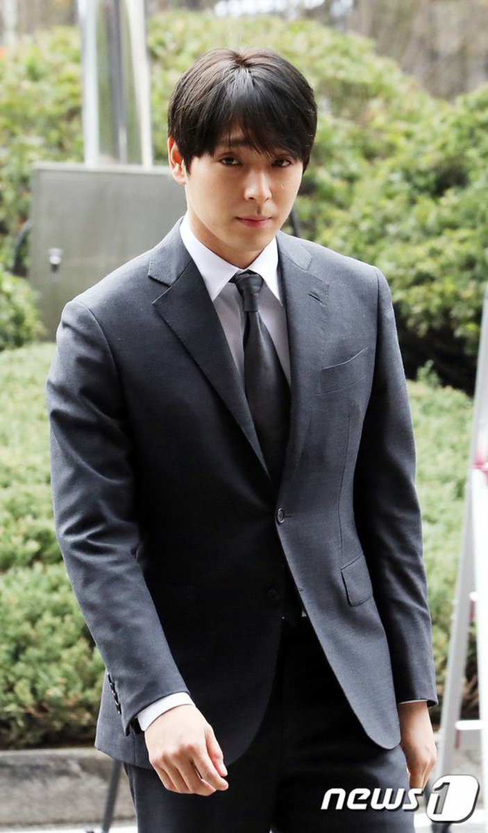 kor_celebrities's tweet photo. FTISLAND チェ・ジョンフン、16日午前、ソウル地方警察庁に出頭。

[FTISLAND]のまとめLIVE⇒ https://t.co/dBXaFR9Zvi https://t.co/Sp9boFpHv1