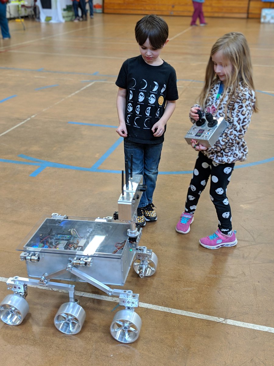 #STEAM Night Fun!  Thank u PTO, Ms Bartlett, STEAM Lead teacher, Ms Hoekema, media specialist and staff for support and flexibility throughout the week!