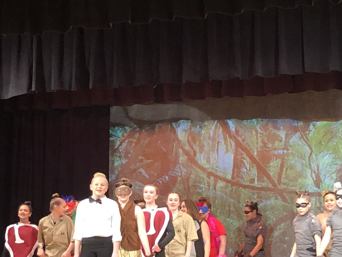 KMallon_CandI's tweet photo. My boys were on the edge of their seats and singing along during the whole performance of Madagascar Jr by @grice_htsd students. Amazing show! #HTSDpride #differencemakerhtsd https://t.co/nx9EU6Ddp6