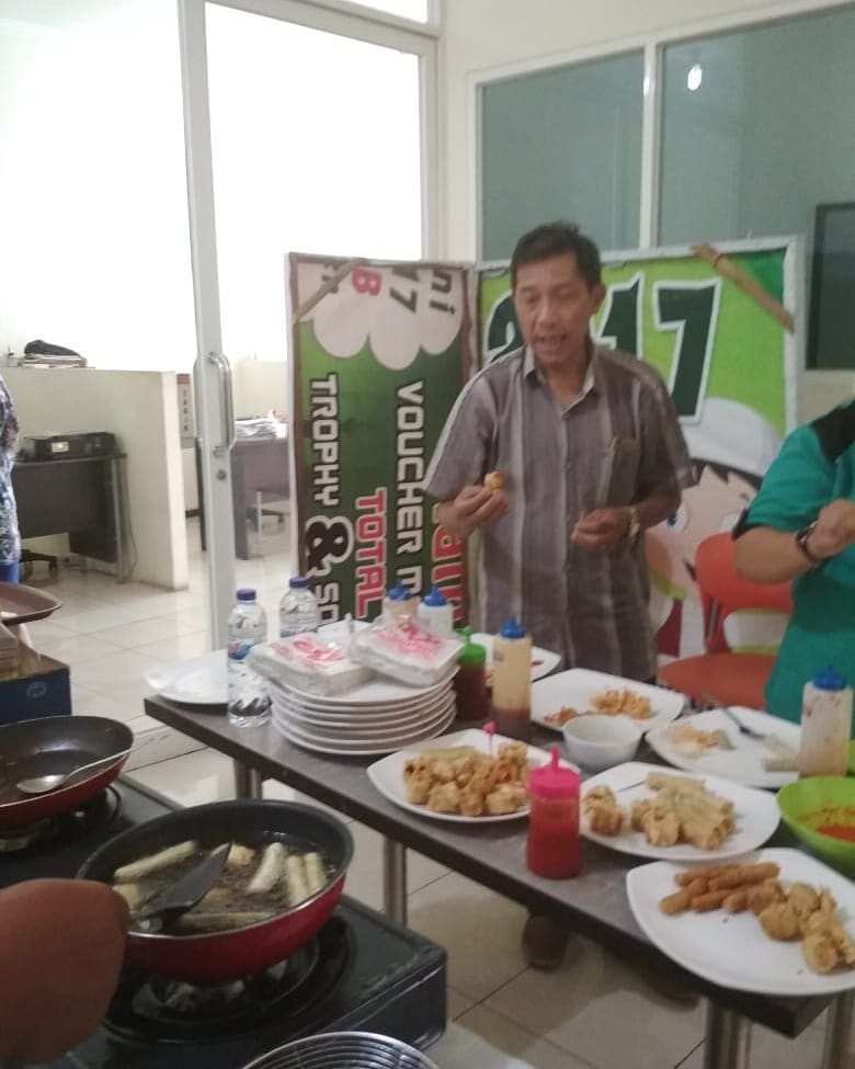beejay_chef's tweet photo. Suasana saat presentasi produk seafood @beejaychef di @miami_chicken .. arek ngalam seng seneng wisata kuliner wajib nyoba. Jadwalkan destinasi wisata kulinermu di @miami_chicken #kuliner #kulinersehat #kulinerbatu #kulinermalang #kulinermurah #kulinerprobolinggo https://t.co/KtoaFwnJDM