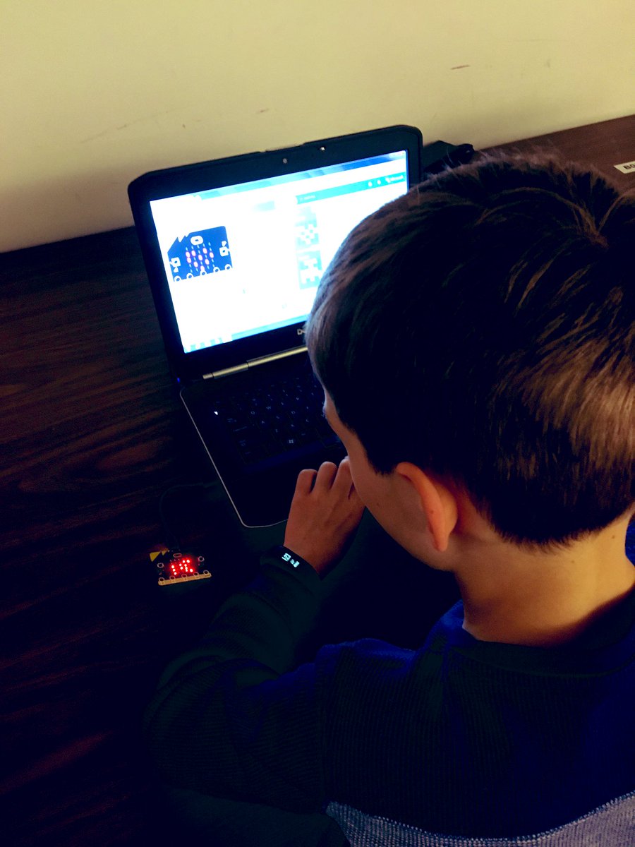 MmeSevie's tweet image. Gr. 3 learners really enjoyed coding #MicroBits with Brian, a wonderful #swSIS volunteer. @ScienceWorld you keep impressing me with all the programs you offer to students, teachers, schools. TY. 👏 #swtechup #vsblearns #swSIS @EcoleJQ @Elisabeth_Sones #STEAMdays18