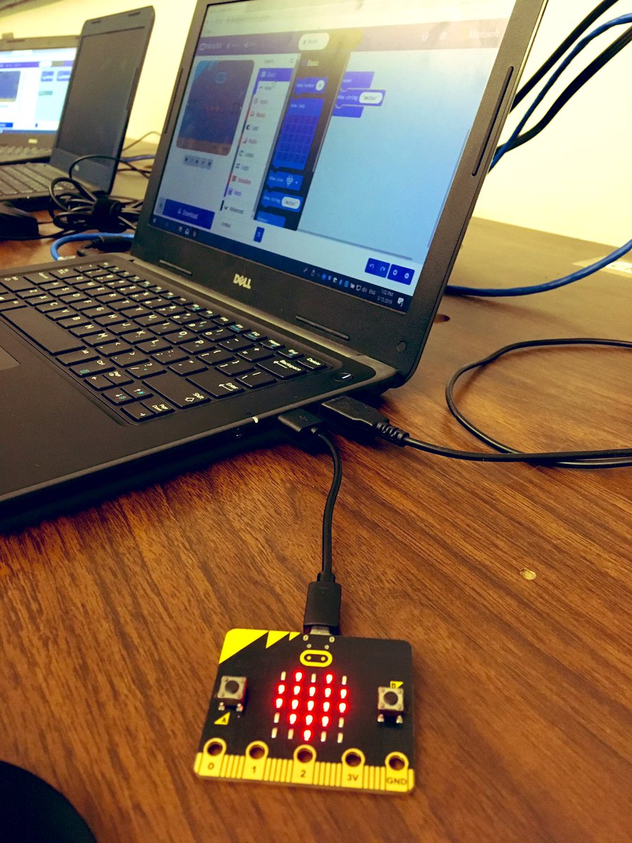 MmeSevie's tweet image. Gr. 3 learners really enjoyed coding #MicroBits with Brian, a wonderful #swSIS volunteer. @ScienceWorld you keep impressing me with all the programs you offer to students, teachers, schools. TY. 👏 #swtechup #vsblearns #swSIS @EcoleJQ @Elisabeth_Sones #STEAMdays18