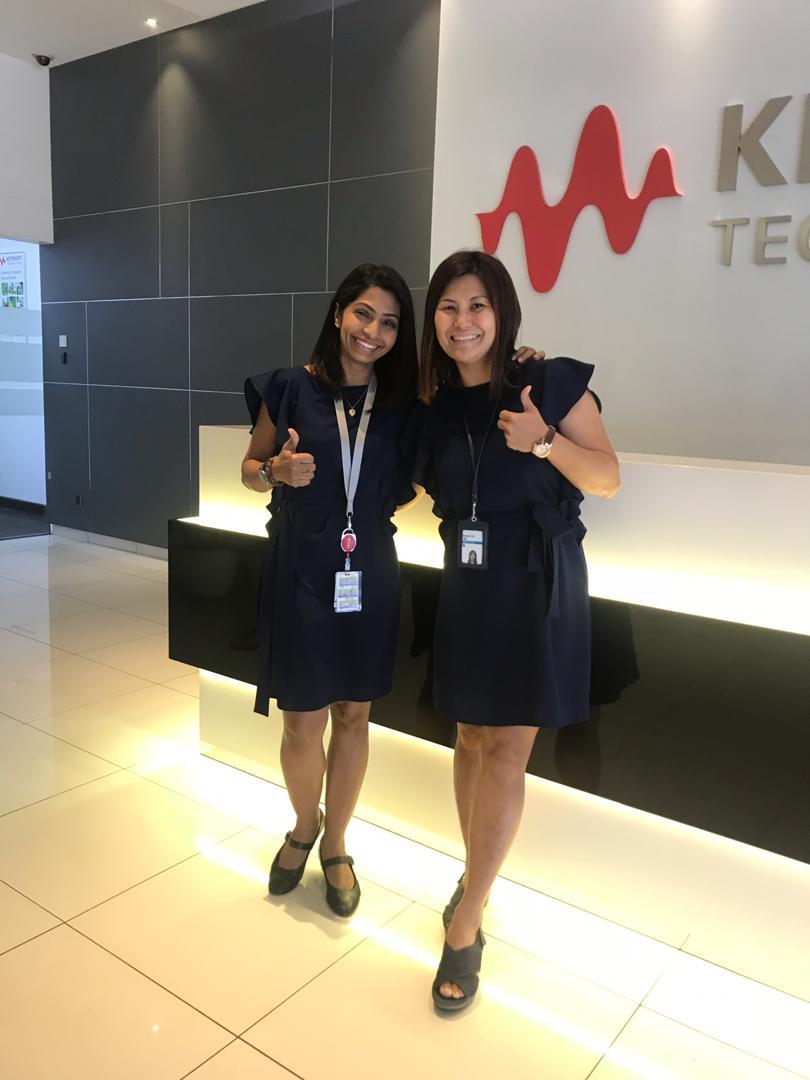 Keysightcareers's tweet photo. When you accidentally wear the same clothes as your bestie at work!
#KeysightGreatPlaceToWork https://t.co/BIoxxLo55F