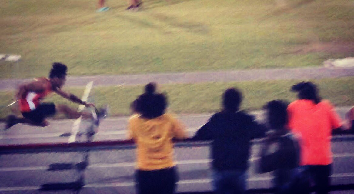 B_Frazier_'s tweet photo. #myfreshman ๐๐พโโ๏ธ #300hurdles #pctrack #QFraz #myfirstloveโผ๏ธ https://t.co/g0fYLAATCz