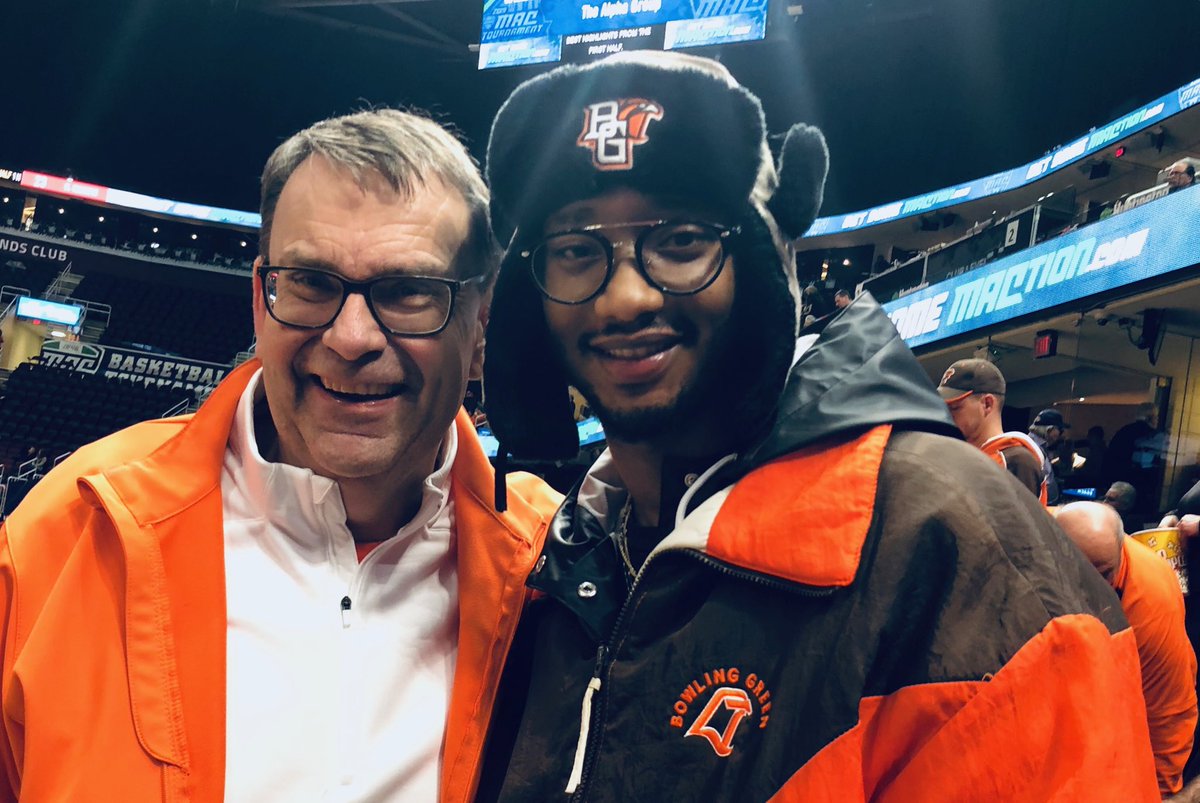 VanFalcon1's tweet photo. Stroh Center Rap. @FalconAlumni entertainment impresario Rosco in the hse at the Q. #Style #StarsOut https://t.co/3xyHOpfyFR