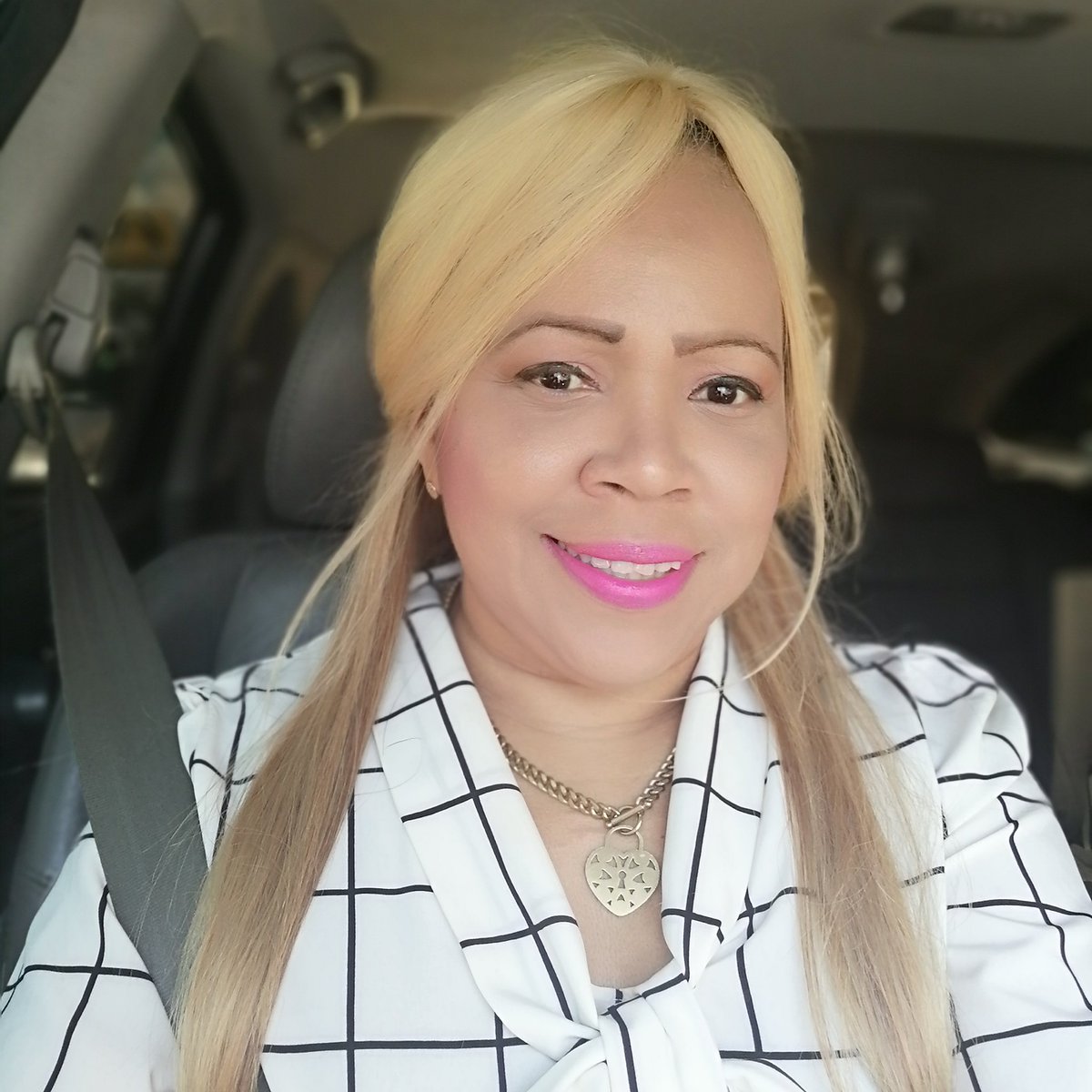 astridgrisel's tweet image. Viernes feliz