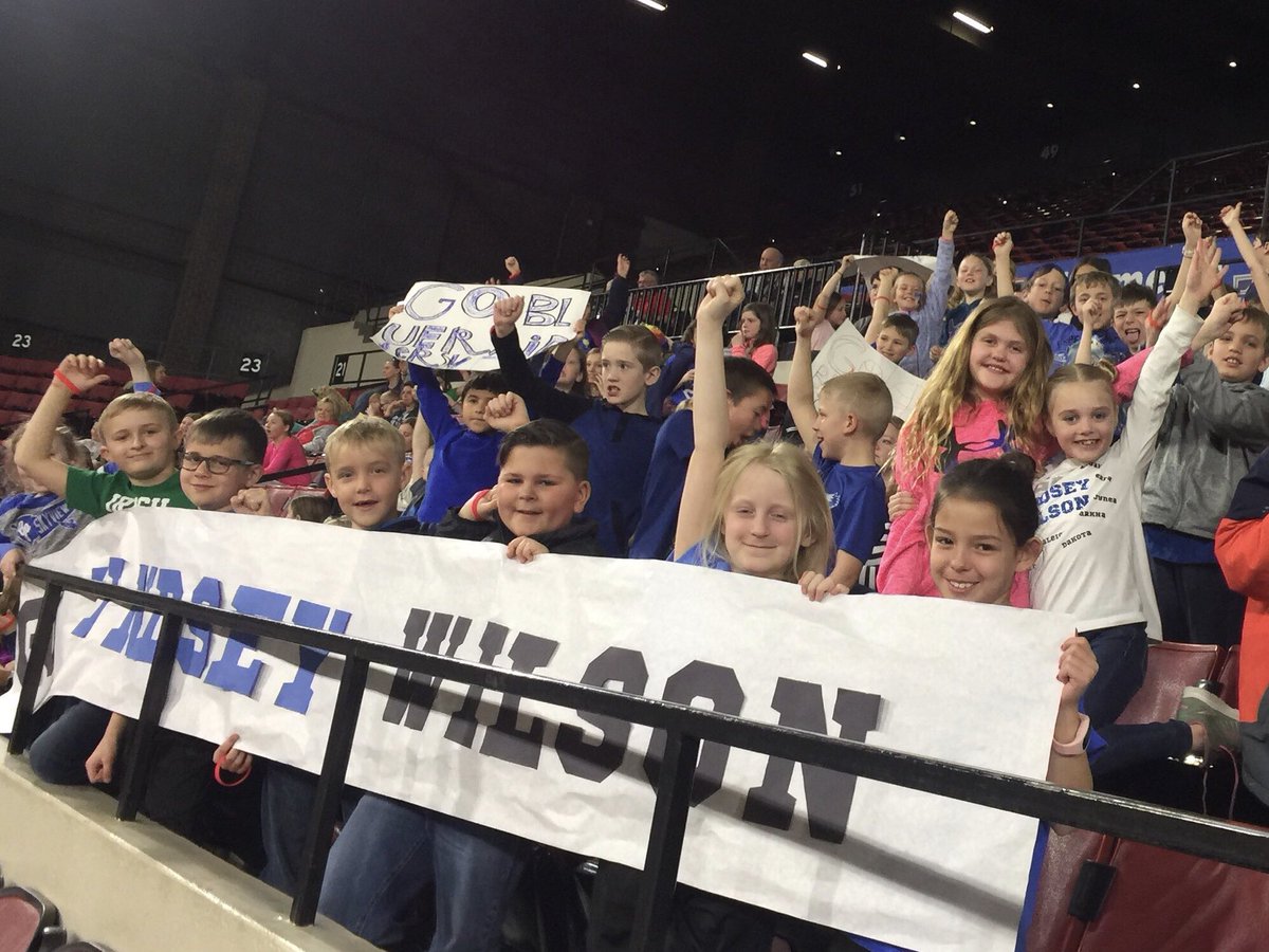 connectedones's tweet photo. @BlueRaiderHoops Great fight today! I asked our students what they noticed about the game...they mentioned sportsmanship, teamwork, and perseverance. Eagle Cliffs 💙 Lindsey Wilson! https://t.co/drtNrXtDVg