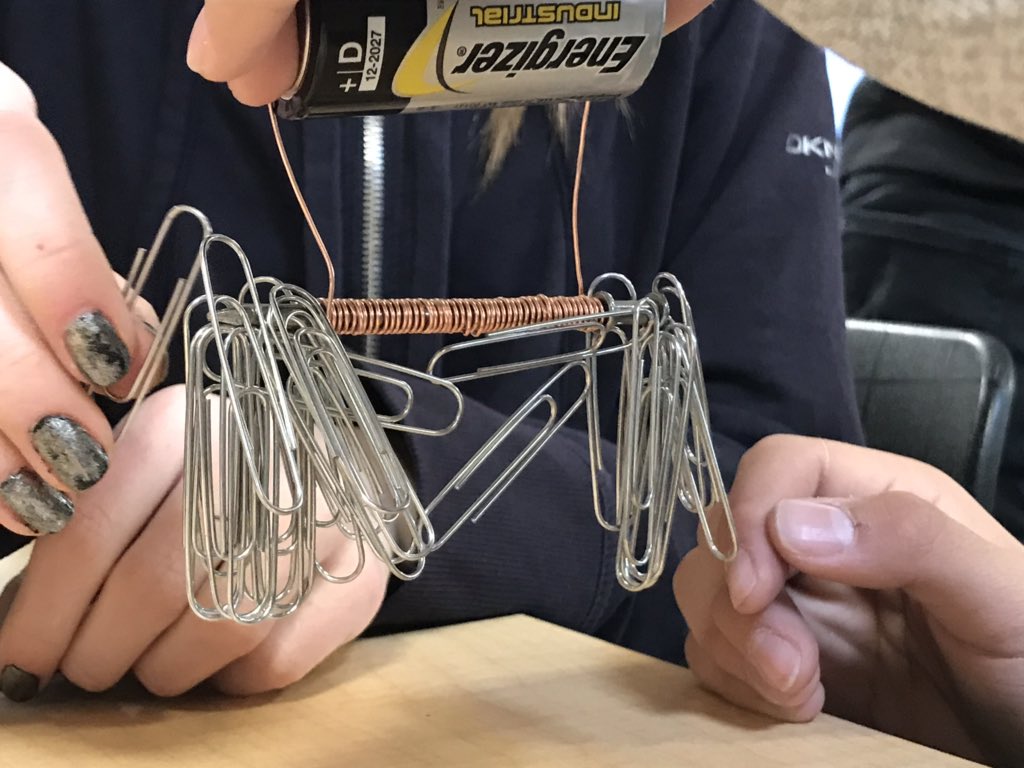 AllieBBogart's tweet photo. Electromagnetic Engineering. Ss figuring out how to make the most powerful electromagnet using just 1 battery. @CatoMiddle #catostem https://t.co/SFO040SmOY