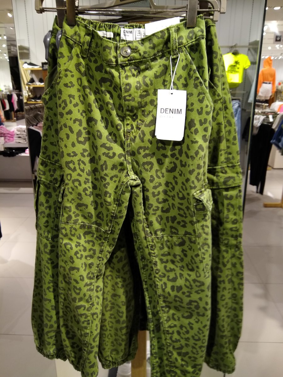 dioferman's tweet image. Le dije a mi morra que se comprará un pantalón de cell y se emputo no entiendo! #DragonBall #Goku