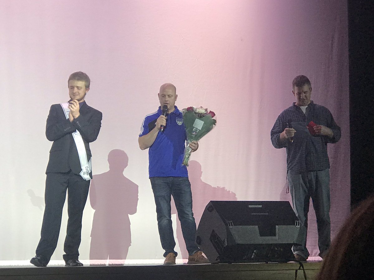 MrsShehan's tweet photo. Two claps and a woo to Mr. Titter for organizing a great night! 👏🏼👏🏼🎉 #PioneerOfTheYear #TalentForChange
@lshspioneers https://t.co/LcwsubujXQ