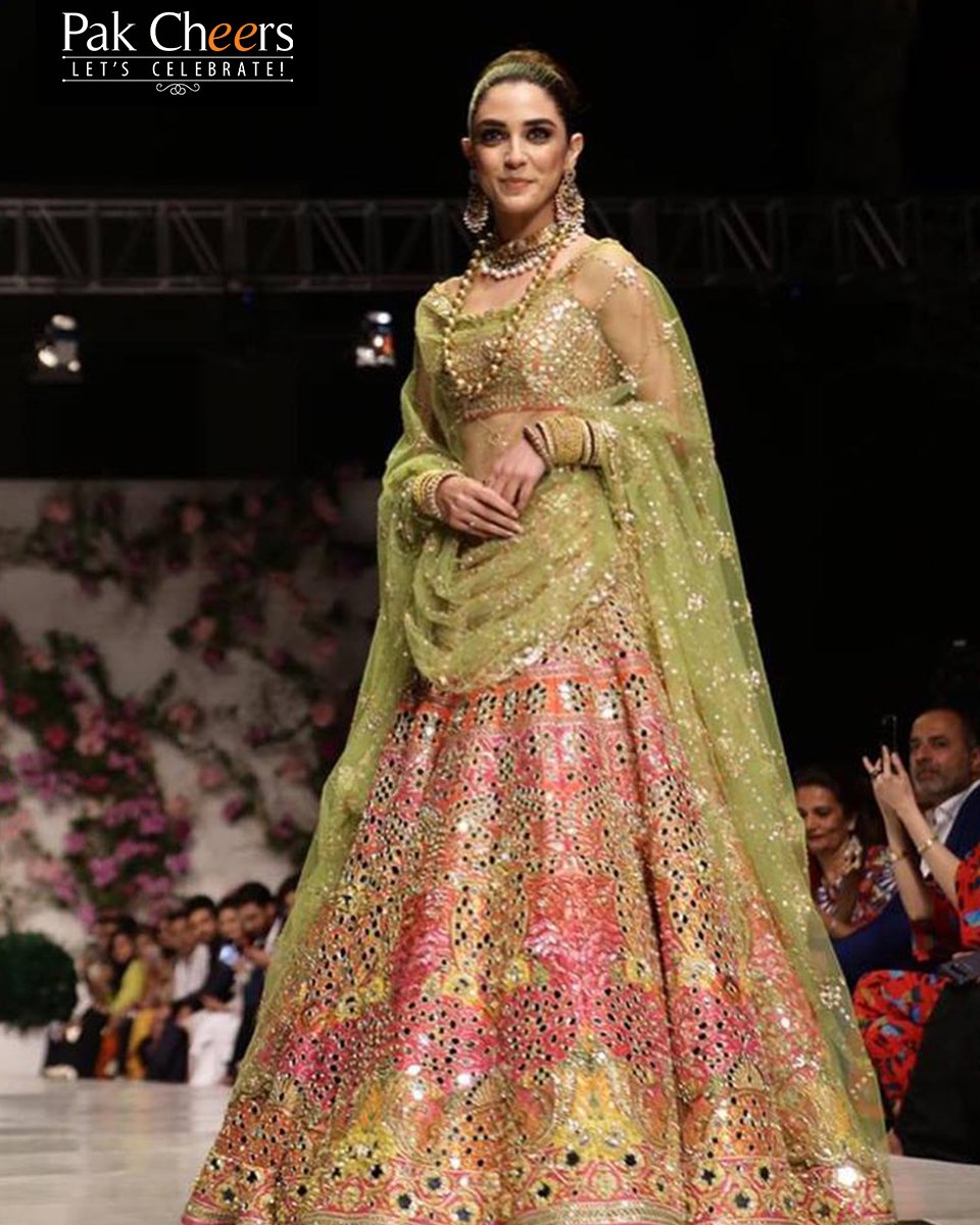PakCheers's tweet photo. Fashion divas glamorized the stage of FPW2019
PakCheers
Coming Soon
#fashion #fashiondesign #fashiondesigner #fashionista #instafashion #pakcheers #letscelebrate #fashionshow #fpw #fpw2019 #fpw2k19 #fashiondivas #fashioncouture #mayaali #haniaamir #weddingdress https://t.co/jkn0IkWxKW