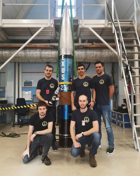 ISS Horizons (@horizonsiss) on Twitter photo OHNE FALLSCHIRM VOM WELTRAUM ZUR ERDE aus einer höhe von 75 Km
Studenten aus #Bremen, #München & #Jena starteten die Forschungsrakete #REXUS erfolgreich vom Raumfahrtzentrum bei #Kiruna Nordschweden.
esa.int/spaceinimages/…
<a href="/REXUSBEXUS/">REXUSBEXUS</a> <a href="/KSat_Stuttgart/">KSat Stuttgart</a> <a href="/forarex/">FORAREX</a> @REXUS_GAME <a href="/DLR_de/">DLR_de</a> OHNE FALLSCHIRM VOM WELTRAUM ZUR ERDE aus einer höhe von 75 Km
Studenten aus #Bremen, #München & #Jena starteten die Forschungsrakete #REXUS erfolgreich vom Raumfahrtzentrum bei #Kiruna Nordschweden.
esa.int/spaceinimages/…
<a href="/REXUSBEXUS/">REXUSBEXUS</a> <a href="/KSat_Stuttgart/">KSat Stuttgart</a> <a href="/forarex/">FORAREX</a> @REXUS_GAME <a href="/DLR_de/">DLR_de</a>