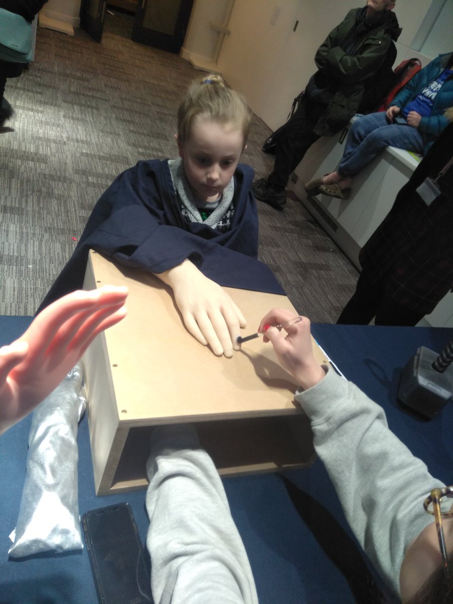 shefftoshanghai's tweet photo. An awesome evening @sheffielduni #discoverynight 4 hours just wasn't enough for our #scientist . Thanks everyone #sheffieldissuper https://t.co/xra3HI7E4m
