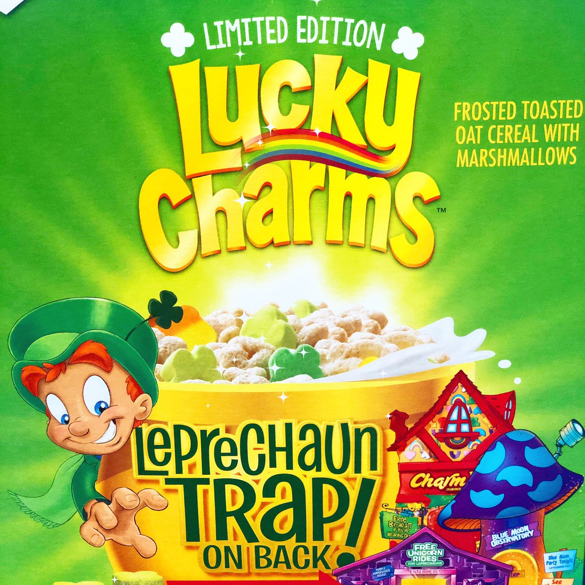 surprisetcmp's tweet image. Spotted at our @target, a limited edition box of @luckycharms that seem to be a perfect way to kick off St. Patrick’s Day! #stpatricksday #potogold #luckycharms