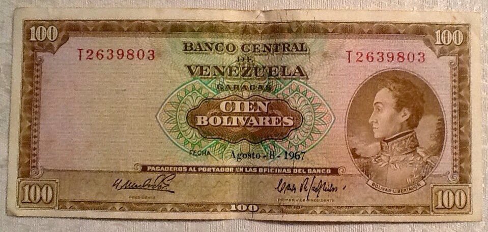 GFdeVenezuela's tweet image. Curucuteando entre las gavetas de nuestra biblioteca conseguimos este billete de Bs. 100,00 de 1967, cuando el Bolívar realmente era fuerte y soberano, motivo de orgullo por su respaldo y solidez...