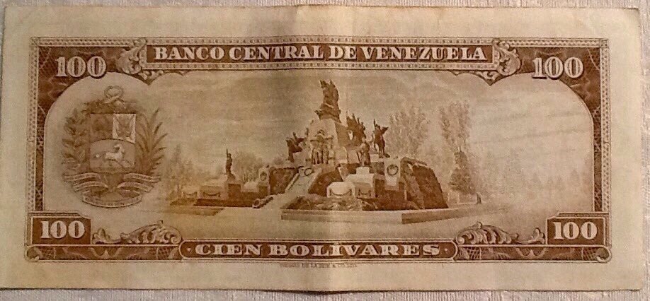GFdeVenezuela's tweet image. Curucuteando entre las gavetas de nuestra biblioteca conseguimos este billete de Bs. 100,00 de 1967, cuando el Bolívar realmente era fuerte y soberano, motivo de orgullo por su respaldo y solidez...